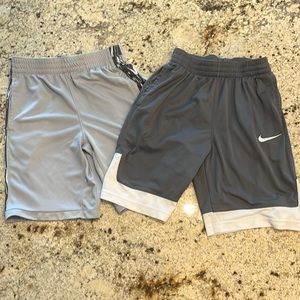 Nike boys basketball short. Size L. Gray and white